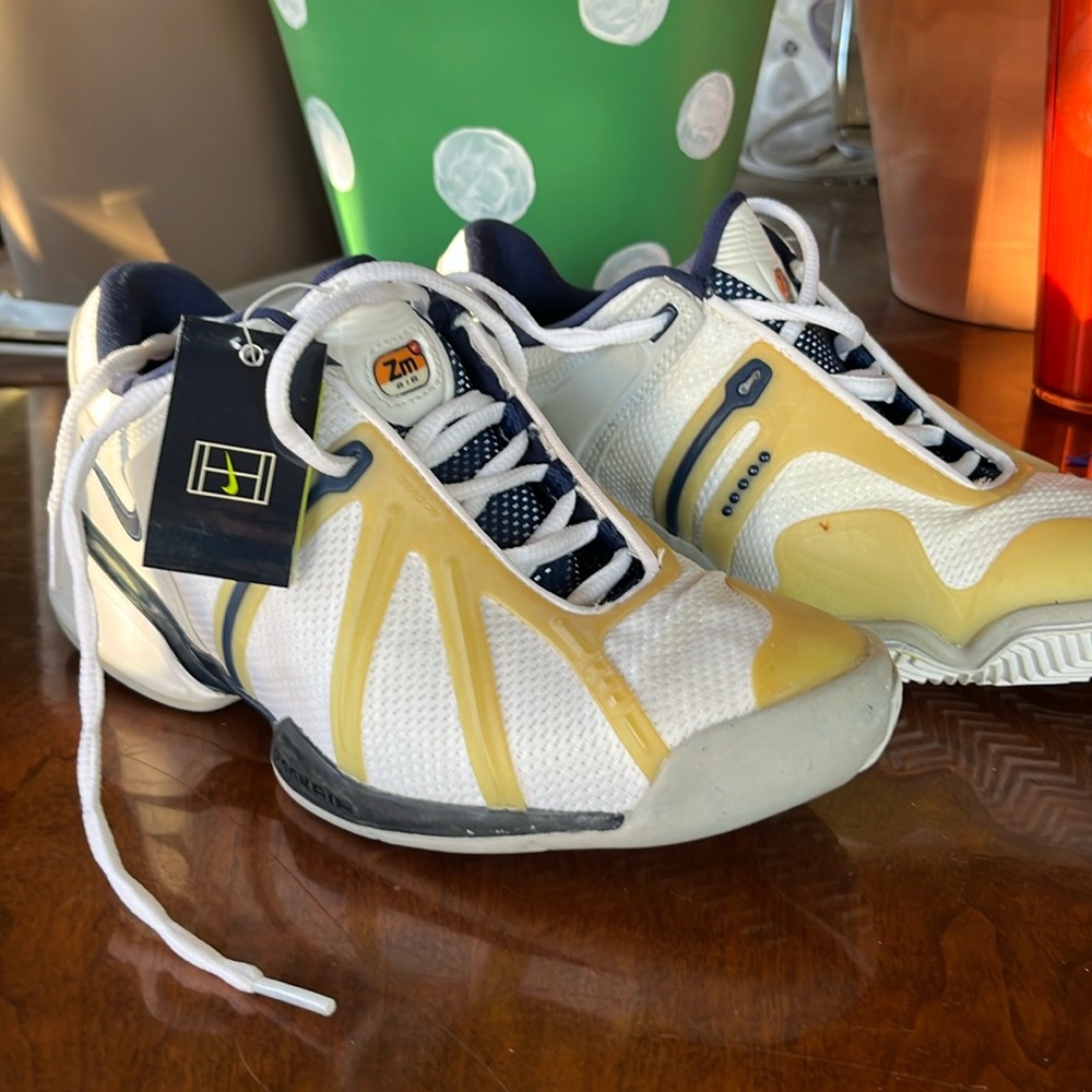 Nike Vintage NWT Zoom AIR / Tennis Shoe / Sneaker / Size 8 / 2001